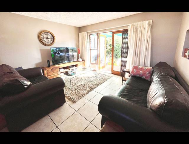 3 BEDROOM TOWNHOUSE RENTED IN HUMEWOOD